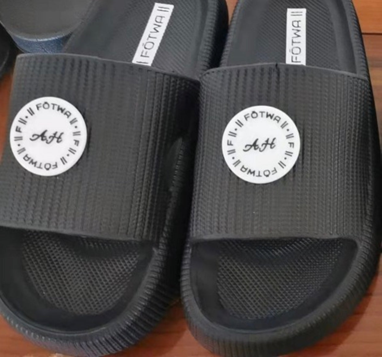 ||FŌTWA|| custom Black G Slides